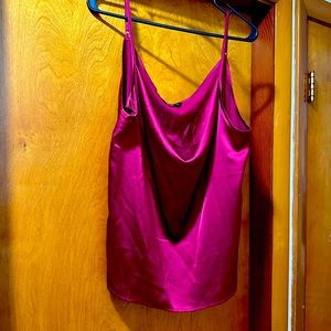 Never worn tank top no pulls